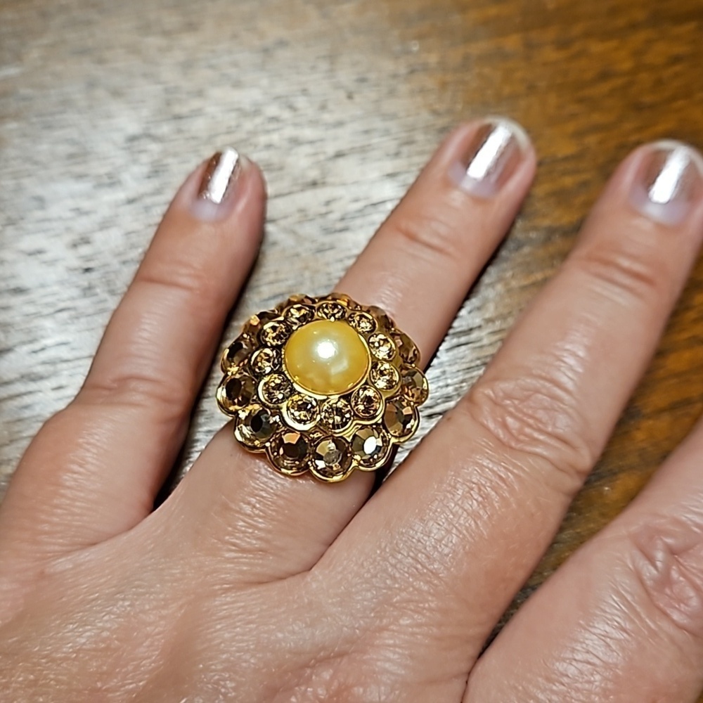 💕ST. JOHN💕 Statement Cocktail Ring ~ Imitation Pearl Gold Jewels 8 NWOT